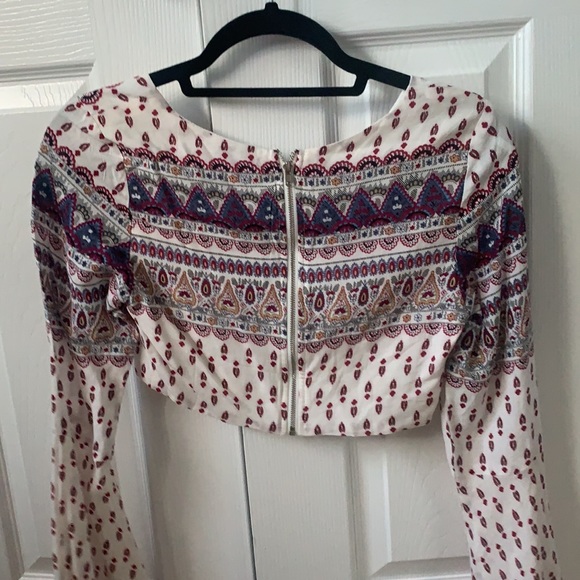 LF stores Boho Bell sleeve criss cross zip up crop - Picture 8 of 9